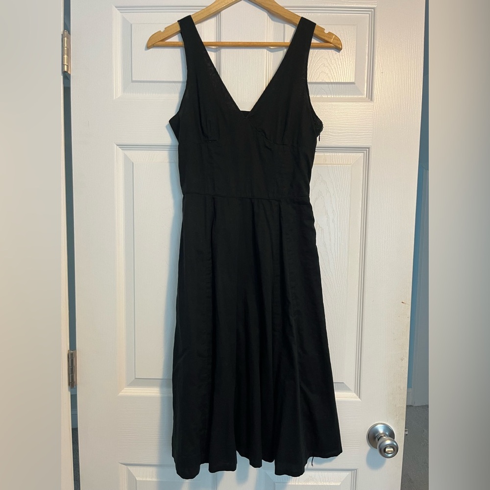 GAP Black Sleeveless V-Neck A-Line Dress